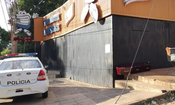 Frente a una bodega apareció el ataúd usado por alumnos de Derecho – Prensa 5