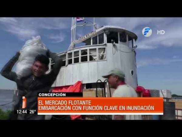 Mercado flotante alivia a inundados en Concepción