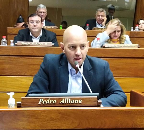 Diputado Alliana retornó al país y participa en sesión de Diputados - .::RADIO NACIONAL::.