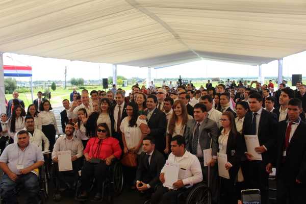 ANDE incorpora a 80 personas con discapacidad - .::RADIO NACIONAL::.