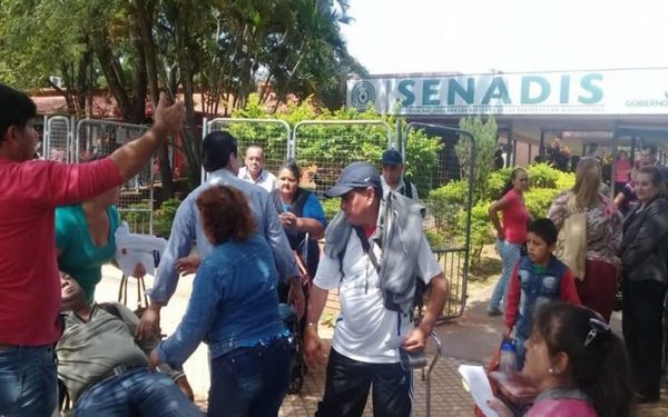 Manifestante muere frente a la Senadis - ADN Paraguayo