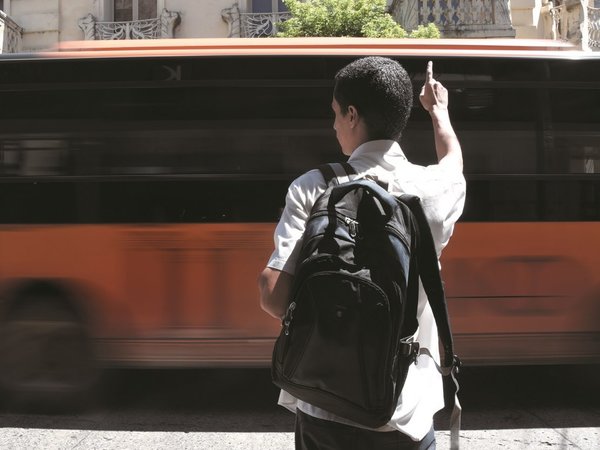 Choferes rompen boletos de medio pasaje de los alumnos