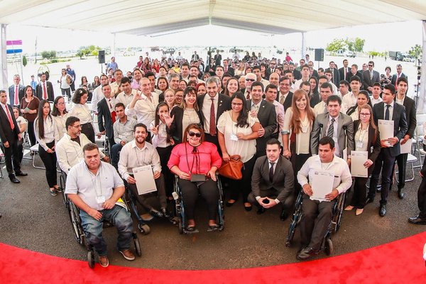 ANDE incorpora a 70 personas con discapacidad a su plantel de funcionarios - ADN Paraguayo