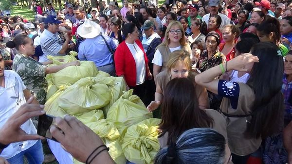Reparten víveres para adherentes de Colorado Añetete | Paraguay en Noticias