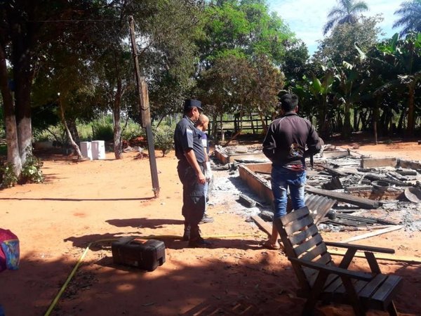 Un incendio dejó sin vivienda a una pareja | Paraguay en Noticias