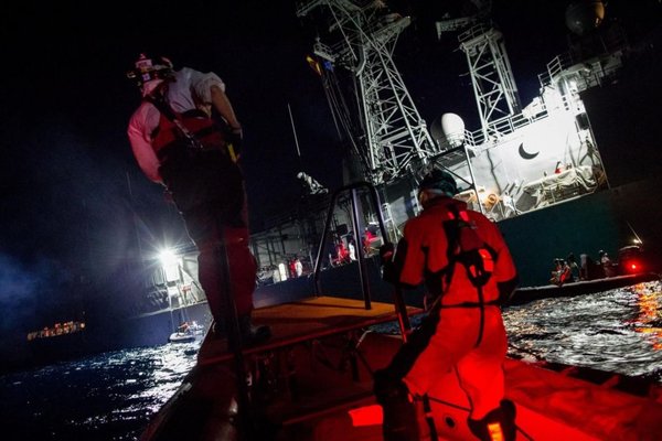 Misión naval de la UE contra traficantes de migrantes se queda sin barcos - Internacionales - ABC Color
