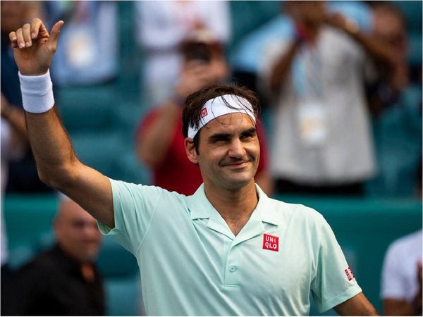Federer domina a Medvedev y se inscribe en cuartos