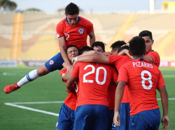 Chile noquea a Venezuela y consigue su primera victoria