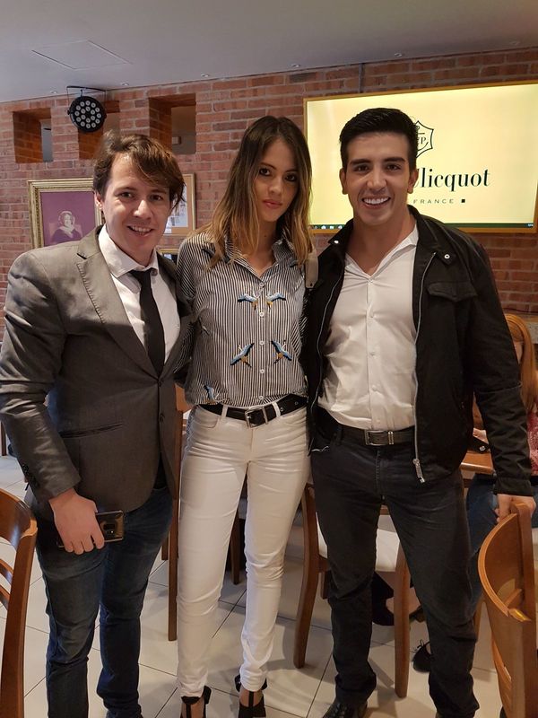 Llegó “Living Your Best”