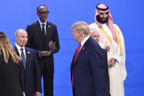 Trump llama a militares rusos a irse de Venezuela