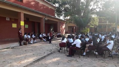 Saturianos hicieron sentata porque no tiene profesores - Nacionales - ABC Color