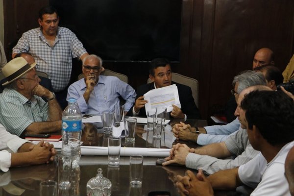 Ladrillazo: MEC llega a un acuerdo con manifestantes - 730am - ABC Color