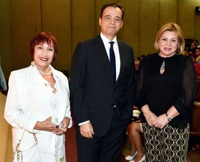 V Edición de Homenaje a la Mujer Paraguaya de Hoy - Edicion Impresa - ABC Color