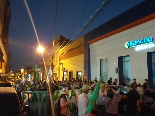 No los dejaron marchar de día, entonces se movilizaron de noche por Asunción » Ñanduti