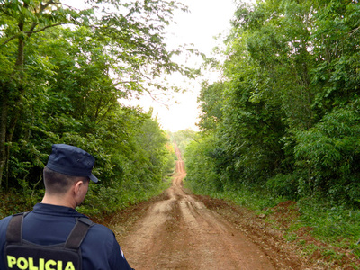 Raptan y violan a una adolescente de 15 años en un camino vecinal de Chino Cué