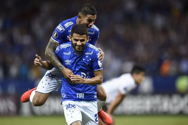 Cruzeiro cumple y es líder - Deportes - ABC Color
