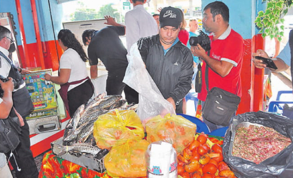Clausuran un comedor en el mercado de CDE | Diario Vanguardia 07