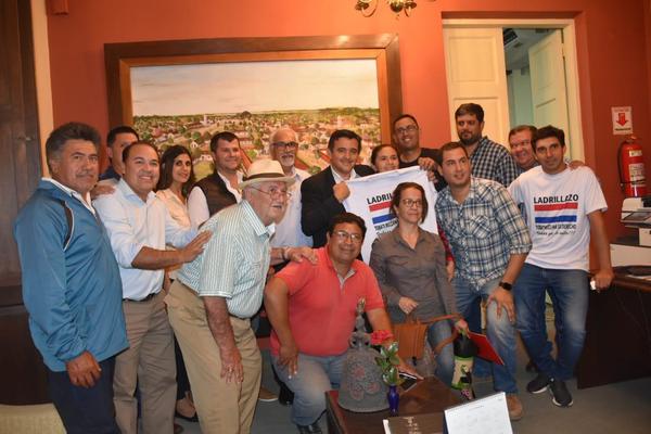 Gobierno acuerda adquirir materiales nacionales para construcción de viviendas y escuelas | .::Agencia IP::.