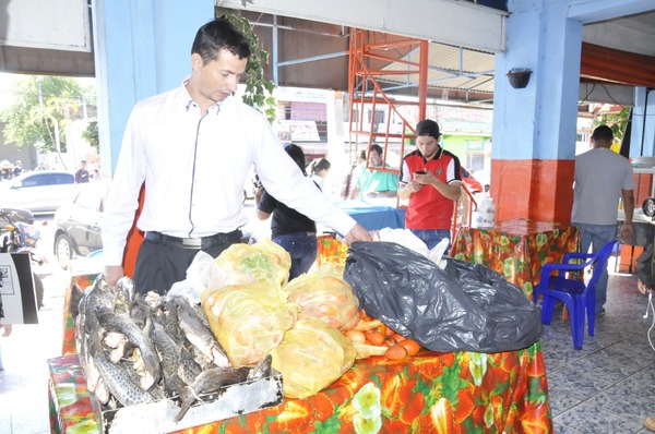 Clausuran comedor “Calentito” por vender alimentos podridos