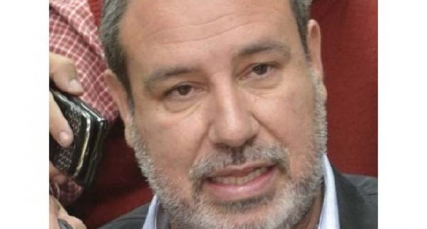 Acusan a gobernador de Alto Paraná de regalar licitación millonaria a hermano de ZI