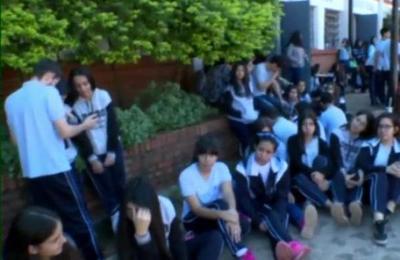 Alumnos del CETEC realizan 'sentata' - C9N