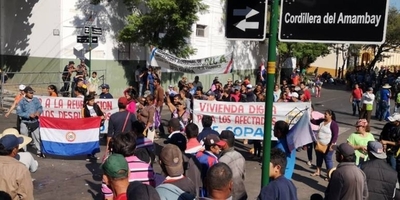HOY / Desalojados de predio de Copaco se suman a la marcha