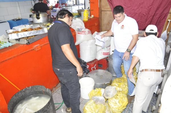 Constatan condiciones insalubres en comedor de mercado de abasto de Ciudad del Este - ADN Paraguayo