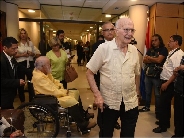 Senado reconoce a Pa'i Oliva por su trayectoria y aporte a la sociedad