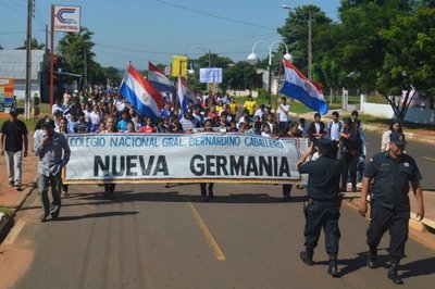 Claman por rubros docentes en Nueva Germania | Paraguay en Noticias