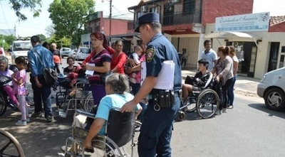 HOY / Exministro de Senadis afirma que dejó farmacia llena, móviles nuevos y deudas saldadas