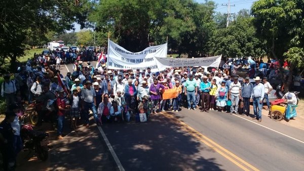 Tercer día de movilización campesina en San Pedro - Nacionales - ABC Color
