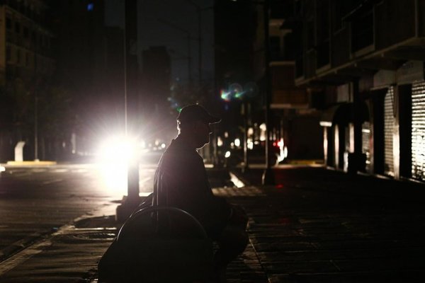 Prácticas de la “edad media” para enfrentar el apagón en Venezuela - Internacionales - ABC Color