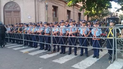 Marcha CNI: Policía bloquea movilizaciones - 730am - ABC Color
