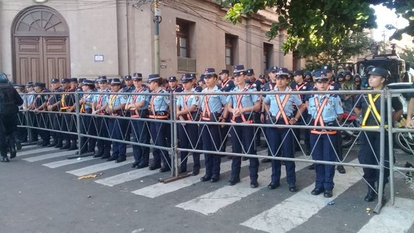 Marcha CNI: Policía bloquea movilizaciones - 730am - ABC Color