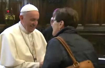 Papa Francisco explicó porqué no quería que le besaran el anillo - C9N
