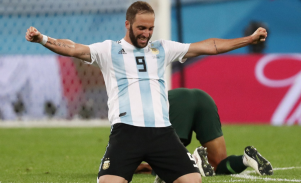 HOY / Gonzalo Higuaín anuncia retiro de la Albiceleste