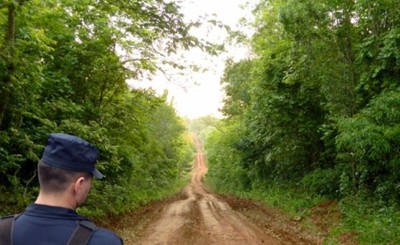 Buscan a dos hombres por violar a una quinceañera en una camioneta