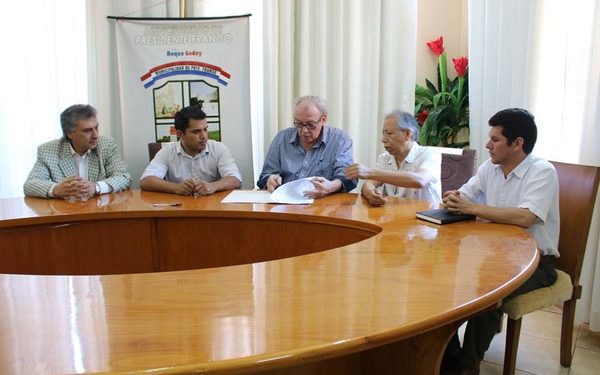 Municipalidad de Presidente Franco firma convenio con la UPE