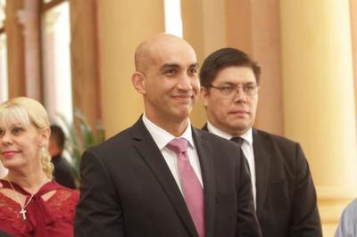 Gobierno llama a concurso para cubrir 877 vacancias en 9 Regiones Sanitarias