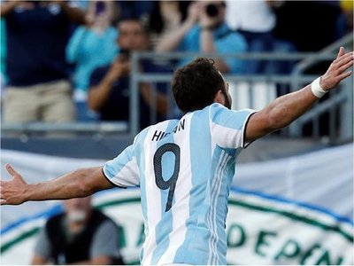 Higuaín se retira de la selección argentina a los 31 años
