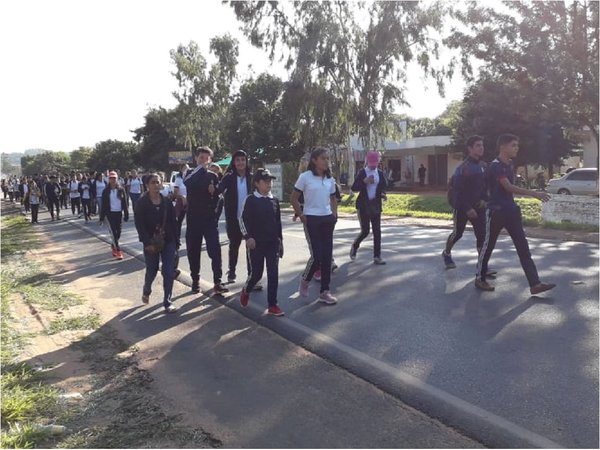 Más de 20 colegios exigen rubros docentes en Capiibary