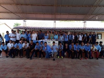 Biblioteca móvil del MEC llega a Alto Paraguay | Paraguay en Noticias 