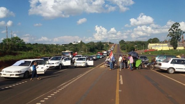 Alto Paraná: vecinos levantan cierre en la Ruta VII - 730am - ABC Color