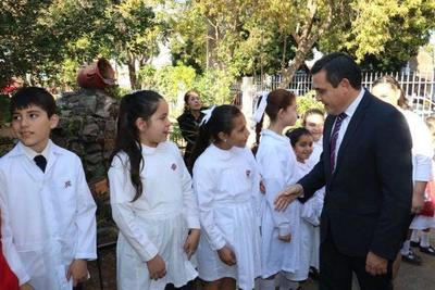 Ministro Petta solicitará reprogramación para cumplir con aumento salarial a docentes | Paraguay en Noticias 