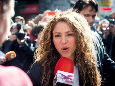 Shakira y Carlos Vives alegan que se atacó su dignidad con demanda
