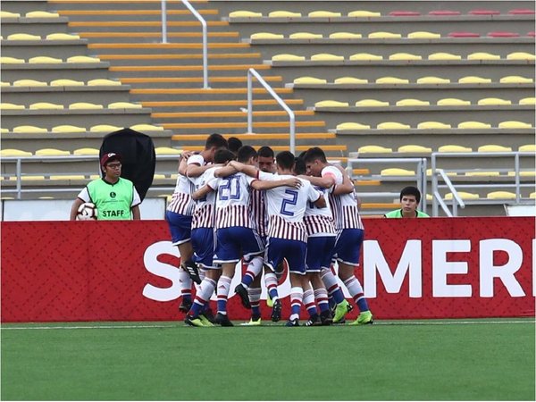 Paraguay baja al líder y se recupera en el Suda