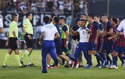 HOY / Pedidos de Cerro para investigar a árbitros y contra jueces pro Olimpia: APF se lava las manos