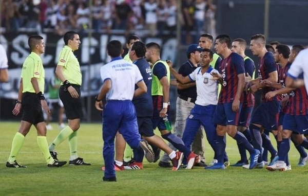 HOY / Pedidos de Cerro para investigar a árbitros y contra jueces pro Olimpia: APF se lava las manos