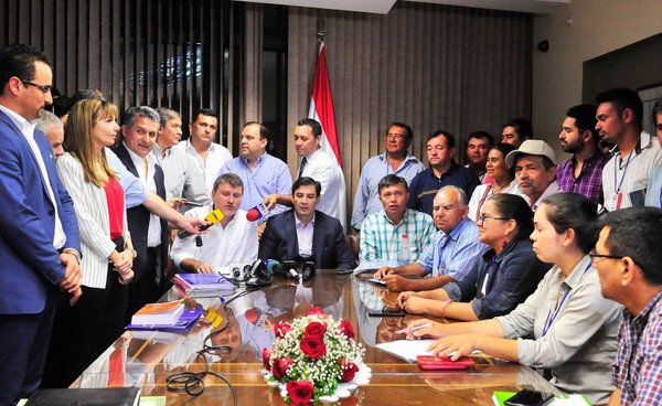 Gobierno y CNI lograron anoche un acuerdo y suspenderán movilización - Edicion Impresa - ABC Color