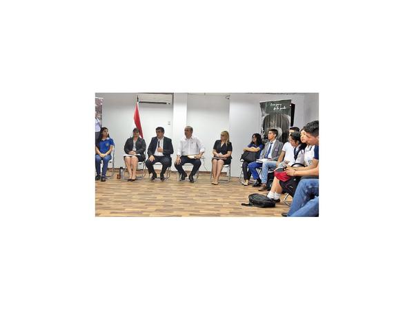 Titular del MEC acusó a jóvenes de ser manipulados por políticos